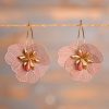 Anaba – créoles dorées fleur ajourée rose et goutte émaillée