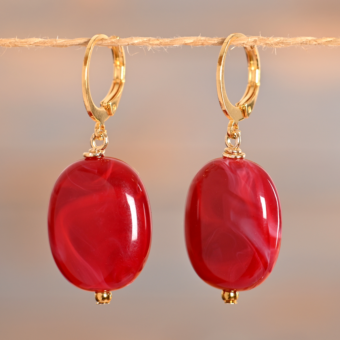 Vahé – Créoles dorées pendentif ovale coloré – Image 5