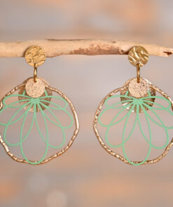 Lyséa – boucles d’oreilles dorées fleur verte
