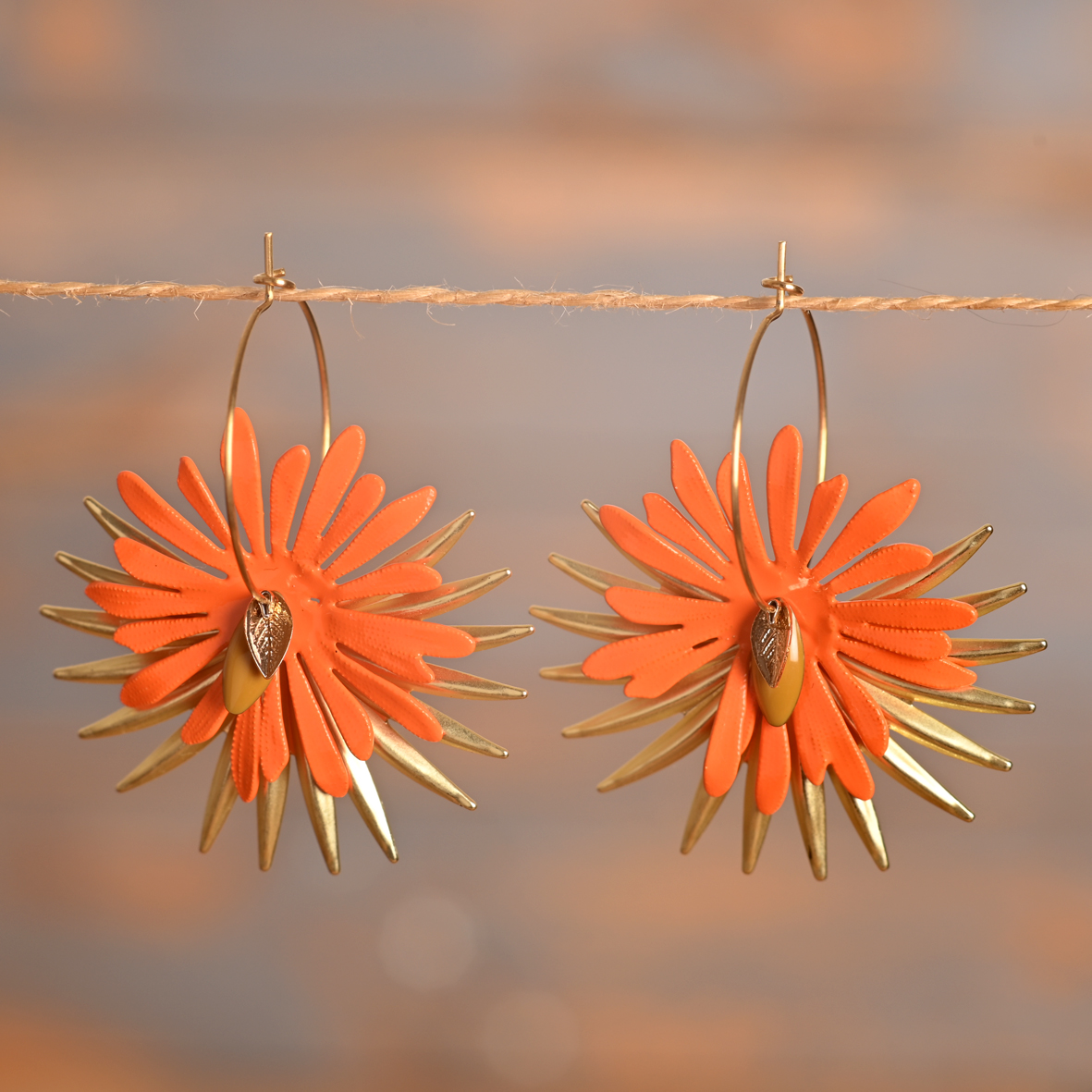 Solaya – Créoles dorées soleil orange