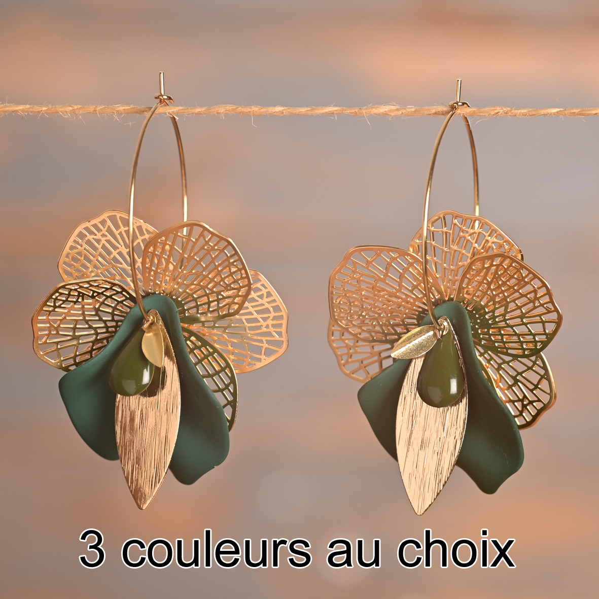 Iana* – Créoles dorées fleuries aux pétales colorés