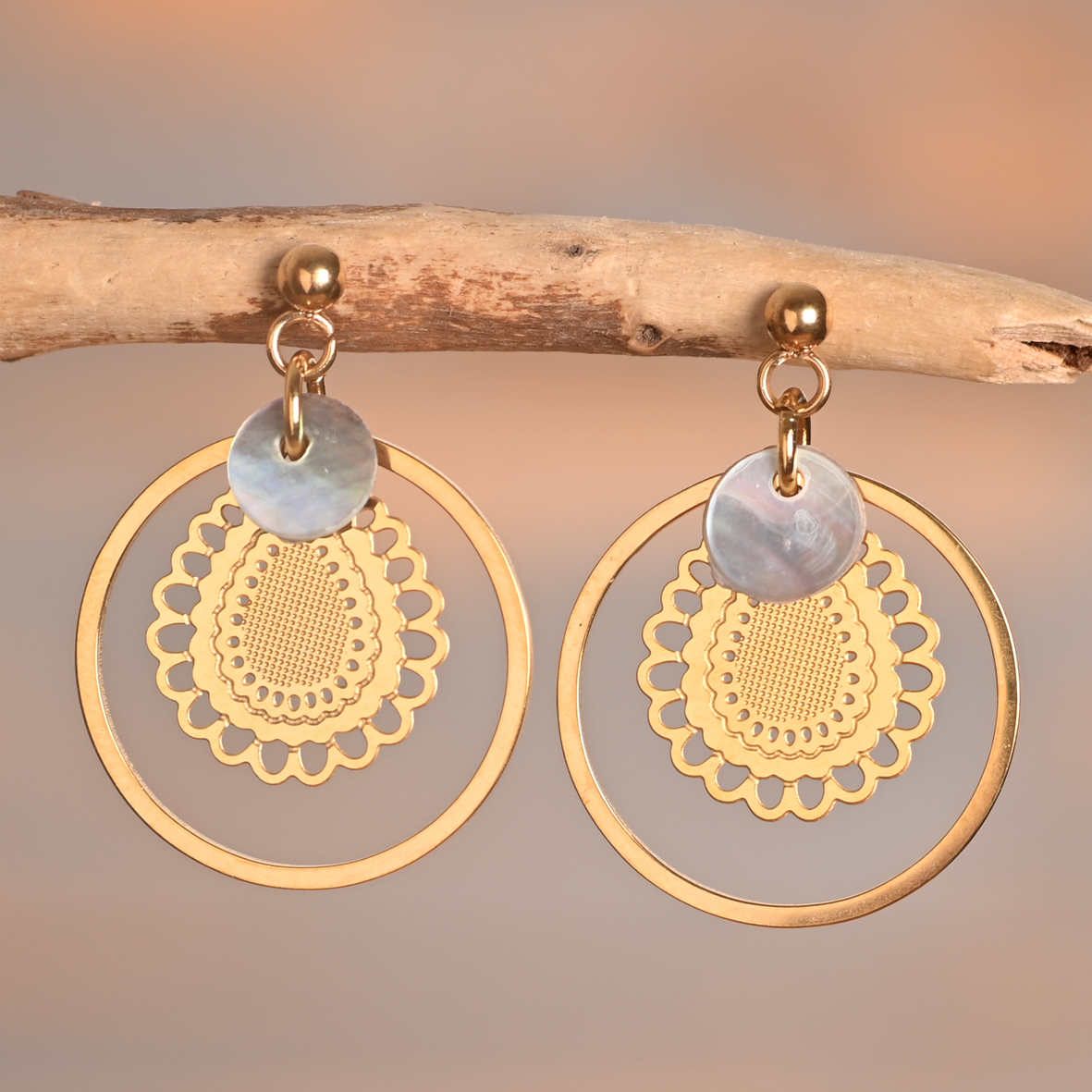 Paloma – Boucles dorées et nacre