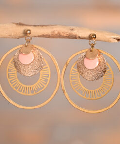 Orélia – boucles d’oreilles dorées graphiques rose