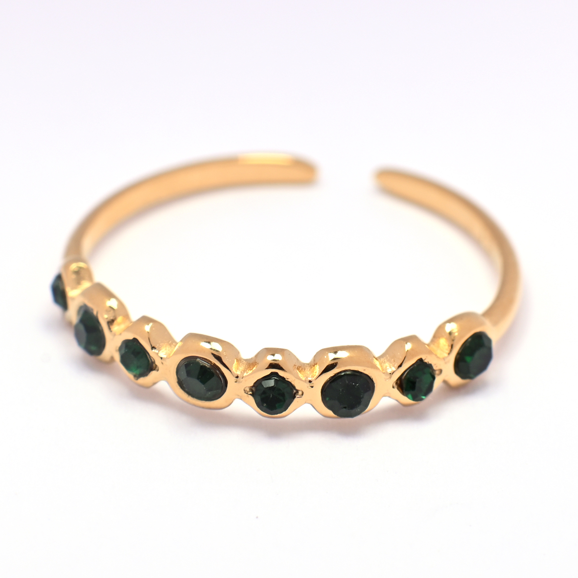 Kenza – Bague dorée pierres vertes – Image 2