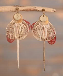 Soline – Boucles dorées et rouge aux fines chaînettes