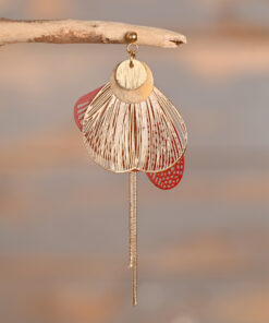 Alternative view of Soline – Boucles dorées et rouge aux fines chaînettes