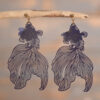 Suki – Boucles pendantes poissons bleu marine