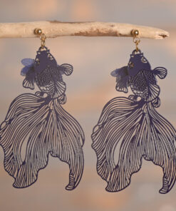 Suki – Boucles pendantes poissons bleu marine