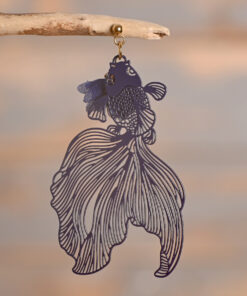 Alternative view of Suki – Boucles pendantes poissons bleu marine